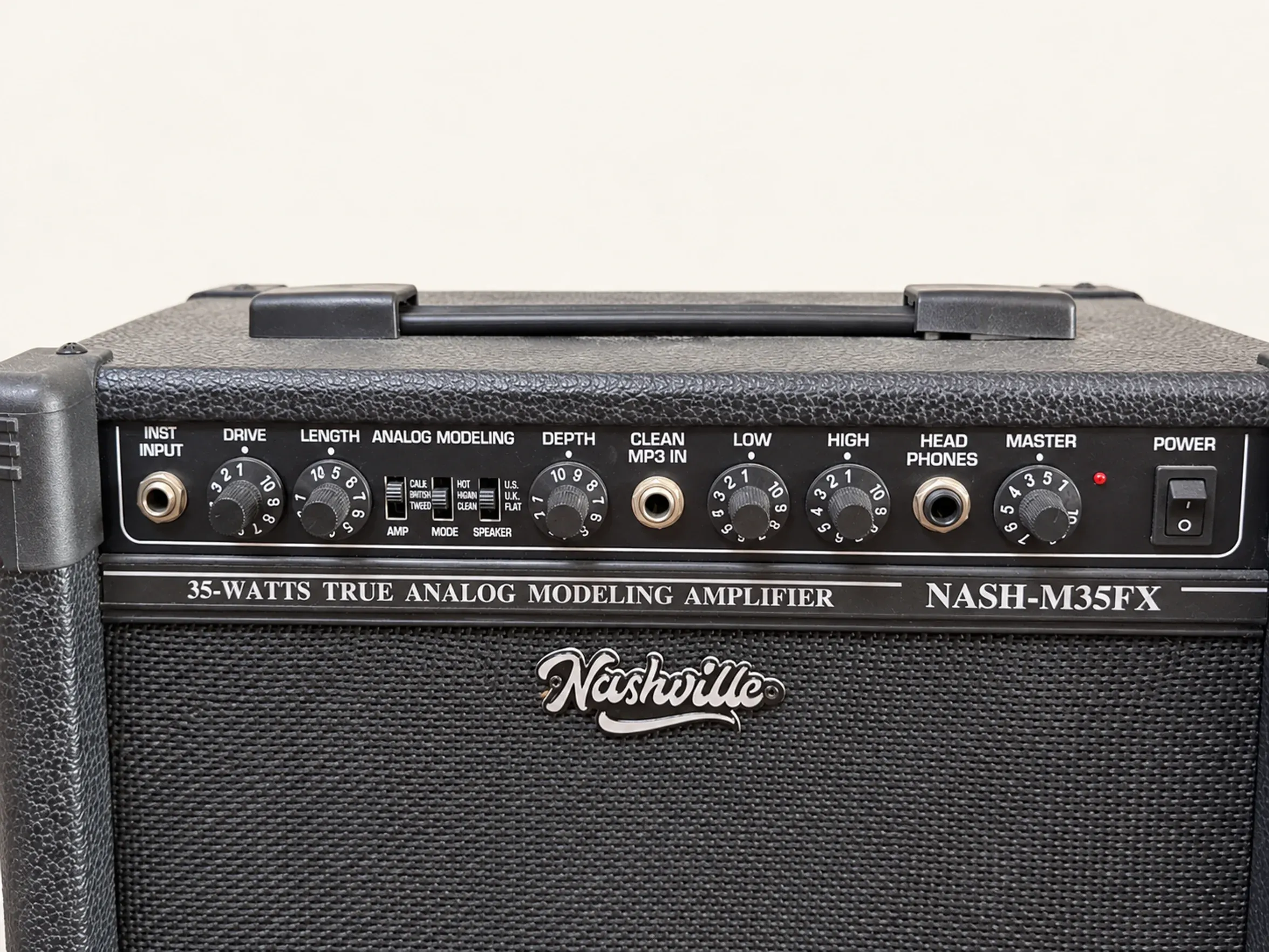 Nashville M35FX Modeling Guitar Amplifier – detail close-up